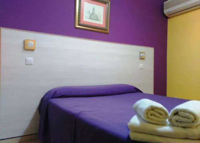 Principales hoteles en Velilla de San Antonio